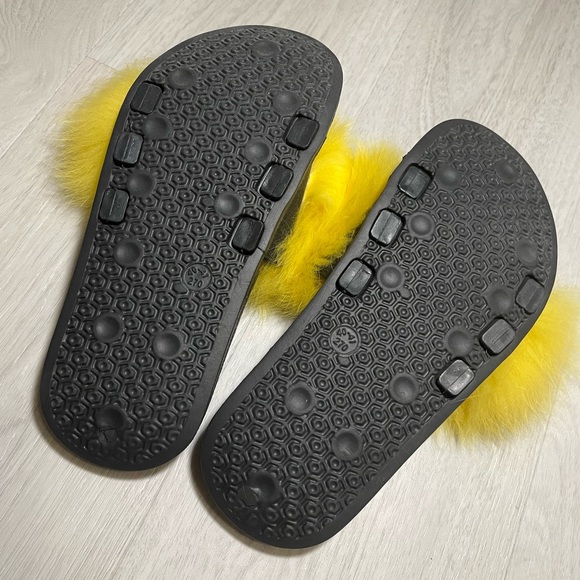 Yellow fluffy slides - Picture 3 of 4